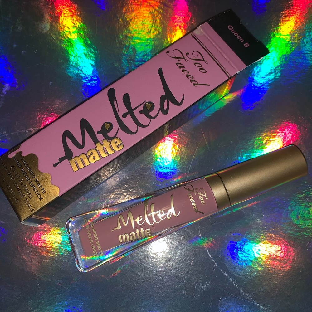 Too faced Queen B lipstick